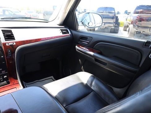 Used 2008 Cadillac Escalade AWD image 22