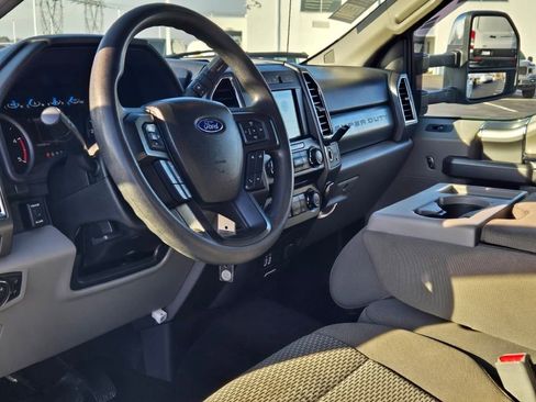 Used 2017 Ford F250 XLT w/ XLT Premium Package image 24