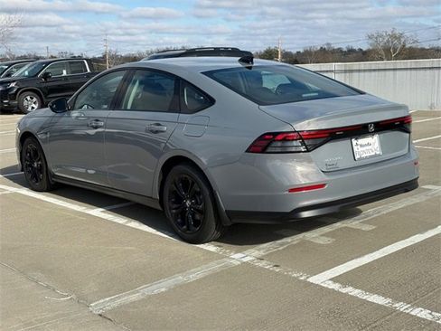 Certified 2025 Honda Accord SE image 6