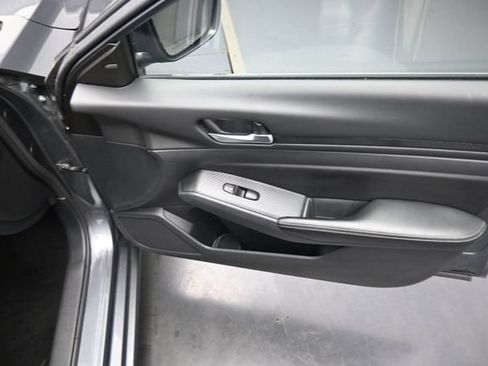 Used 2024 Nissan Altima 2.5 SV FWD image 39