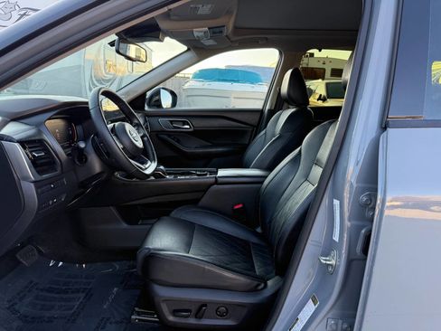 Used 2023 Nissan Rogue Platinum image 16