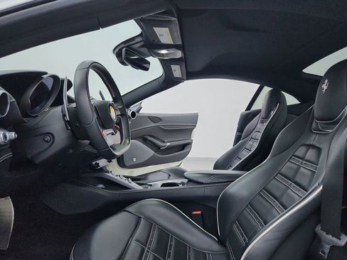 Used 2020 Ferrari Portofino image 16