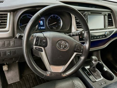 Used 2017 Toyota Highlander Limited w/ Carpet Mat Package AWD/4WD image 18