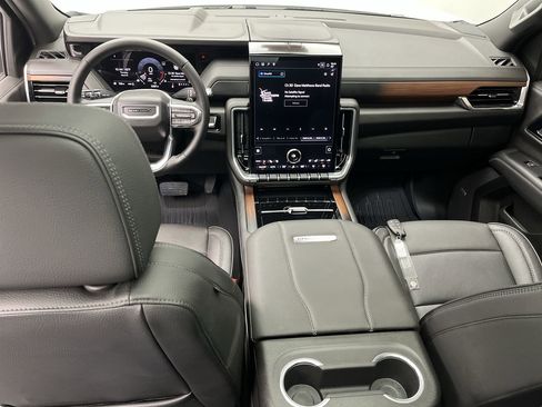 Certified 2025 GMC Yukon XL Denali w/ Sun & Power Step Package image 17