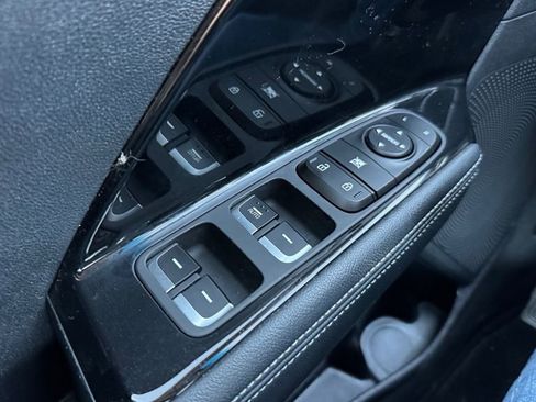 Used 2021 Kia Niro LXS image 16