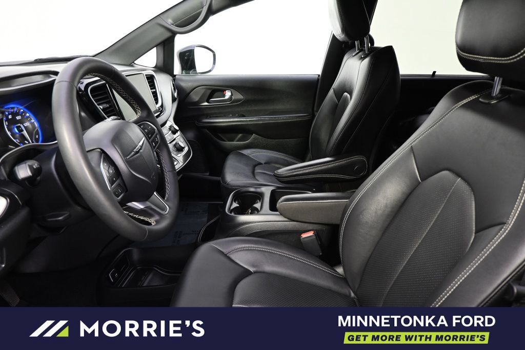Used 2026 Chrysler Pacifica Select FWD image 15
