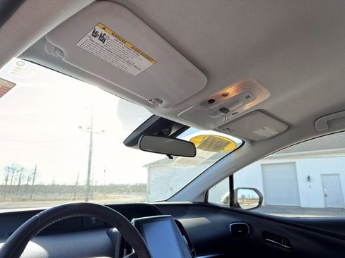 Used 2018 Toyota Prius Prime Premium image 29