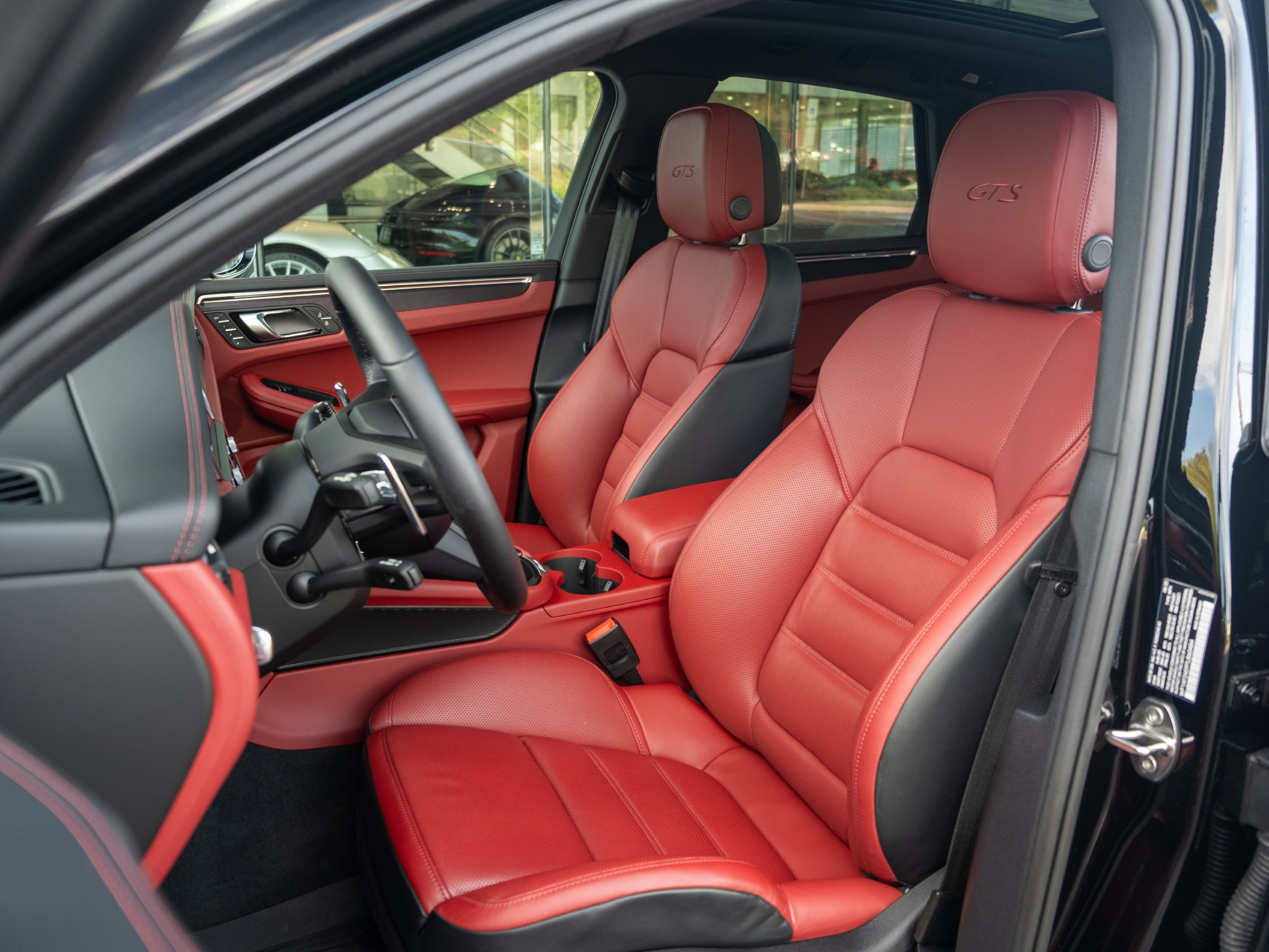 Certified 2026 Porsche Macan GTS AWD/4WD image 5
