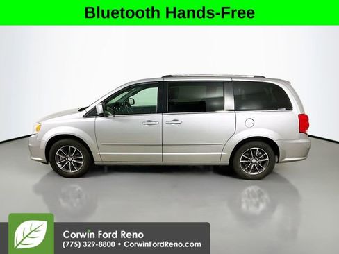 Used 2017 Dodge Grand Caravan SXT image 4