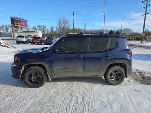 Used 2019 Jeep Renegade Sport image 3