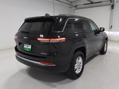 Used 2023 Jeep Grand Cherokee Laredo w/ Luxury Tech Group I AWD/4WD image 9