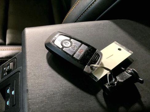 Used 2023 Ford Bronco Badlands image 14