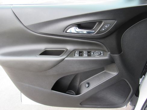 Used 2022 Chevrolet Equinox LT image 12