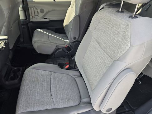 Used 2021 Toyota Sienna LE image 12