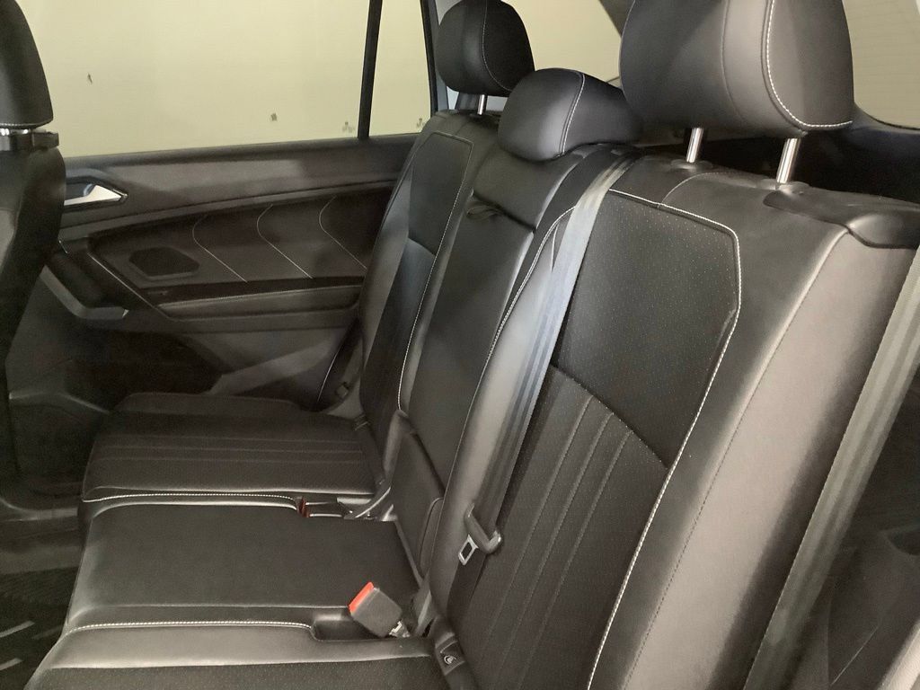 Used 2023 Volkswagen Tiguan SE w/ Panoramic Sunroof Package FWD image 8