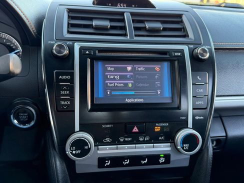 Used 2012 Toyota Camry SE w/ Leather Pkg FWD image 18