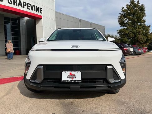 Used 2025 Hyundai Kona SEL image 4