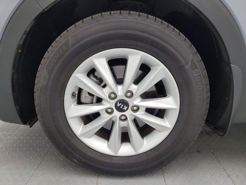 Used 2020 Kia Sorento LX FWD image 31