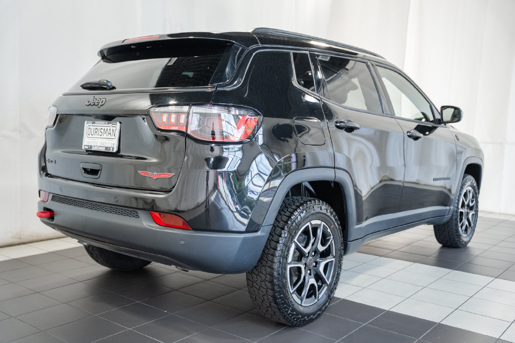 Certified 2025 Jeep Compass Trailhawk AWD/4WD image 4