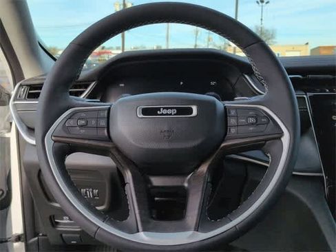 Used 2023 Jeep Grand Cherokee Limited image 23