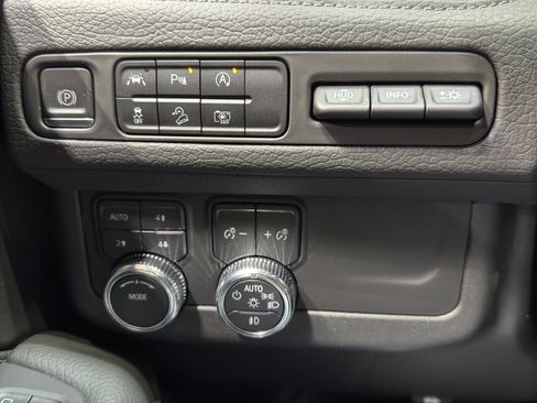 Certified 2024 GMC Yukon Denali image 37