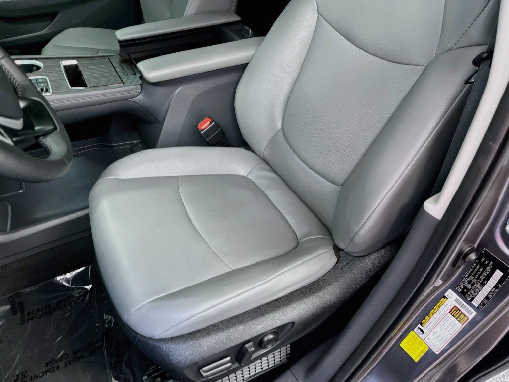Used 2023 Toyota Sienna XLE AWD/4WD image 18