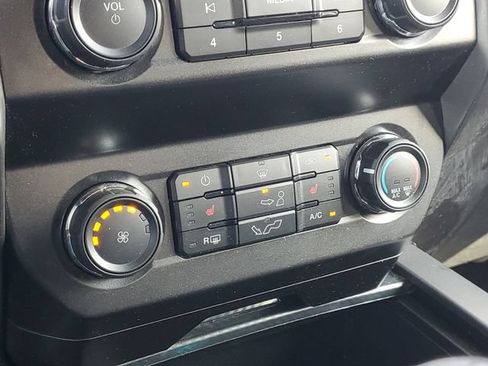 Used 2020 Ford F150 XLT w/ Equipment Group 302A Luxury AWD/4WD image 25