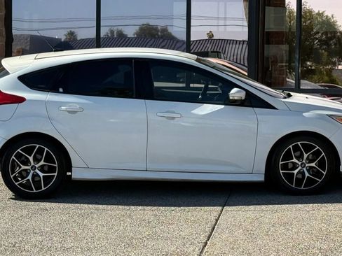 Used 2015 Ford Focus SE w/ SE Sport Package FWD image 14