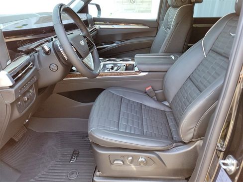 Used 2025 Cadillac Escalade ESV Sport Platinum w/ LPO, ONYX Package image 18