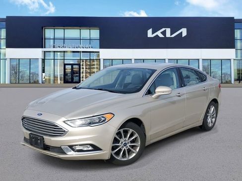 Used 2017 Ford Fusion SE w/ Fusion SE Technology Package image 1