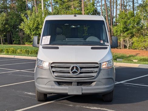 Used 2022 Mercedes-Benz Sprinter 2500 image 3