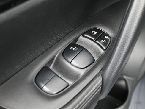 Used 2021 Nissan Rogue Sport SV image 28