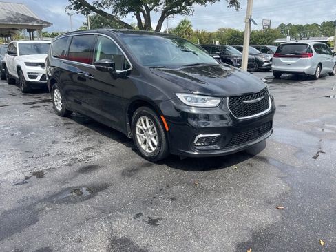 Used 2024 Chrysler Pacifica Touring-L FWD image 8