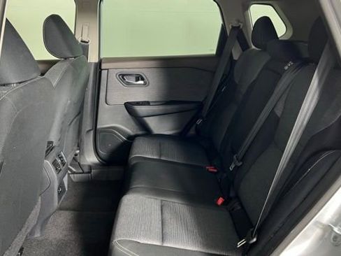 Used 2023 Nissan Rogue SV image 17