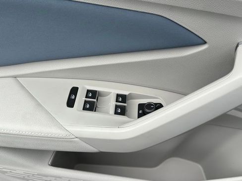 New 2025 Volkswagen Jetta SE FWD image 19