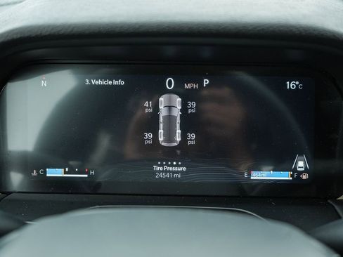 Used 2025 Jeep Grand Cherokee Altitude AWD/4WD image 23