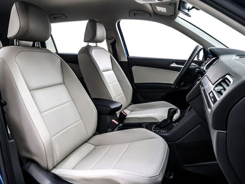 Used 2020 Volkswagen Tiguan SE image 7