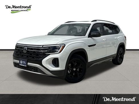 Used 2025 Volkswagen Atlas Peak Edition SE image 1