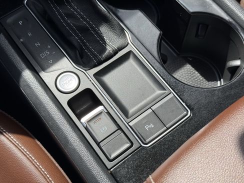 Used 2023 Volkswagen Atlas SE image 24