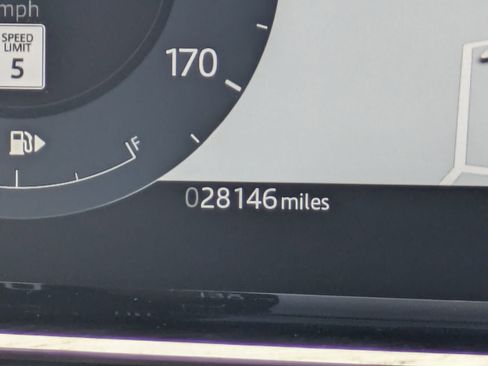 Used 2024 Land Rover Range Rover Evoque Dynamic SE image 11