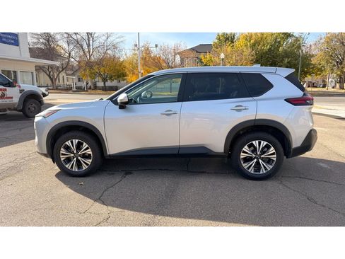 Used 2023 Nissan Rogue SV image 5