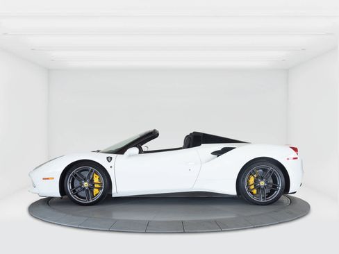 Certified 2018 Ferrari 488 Spider RWD image 2