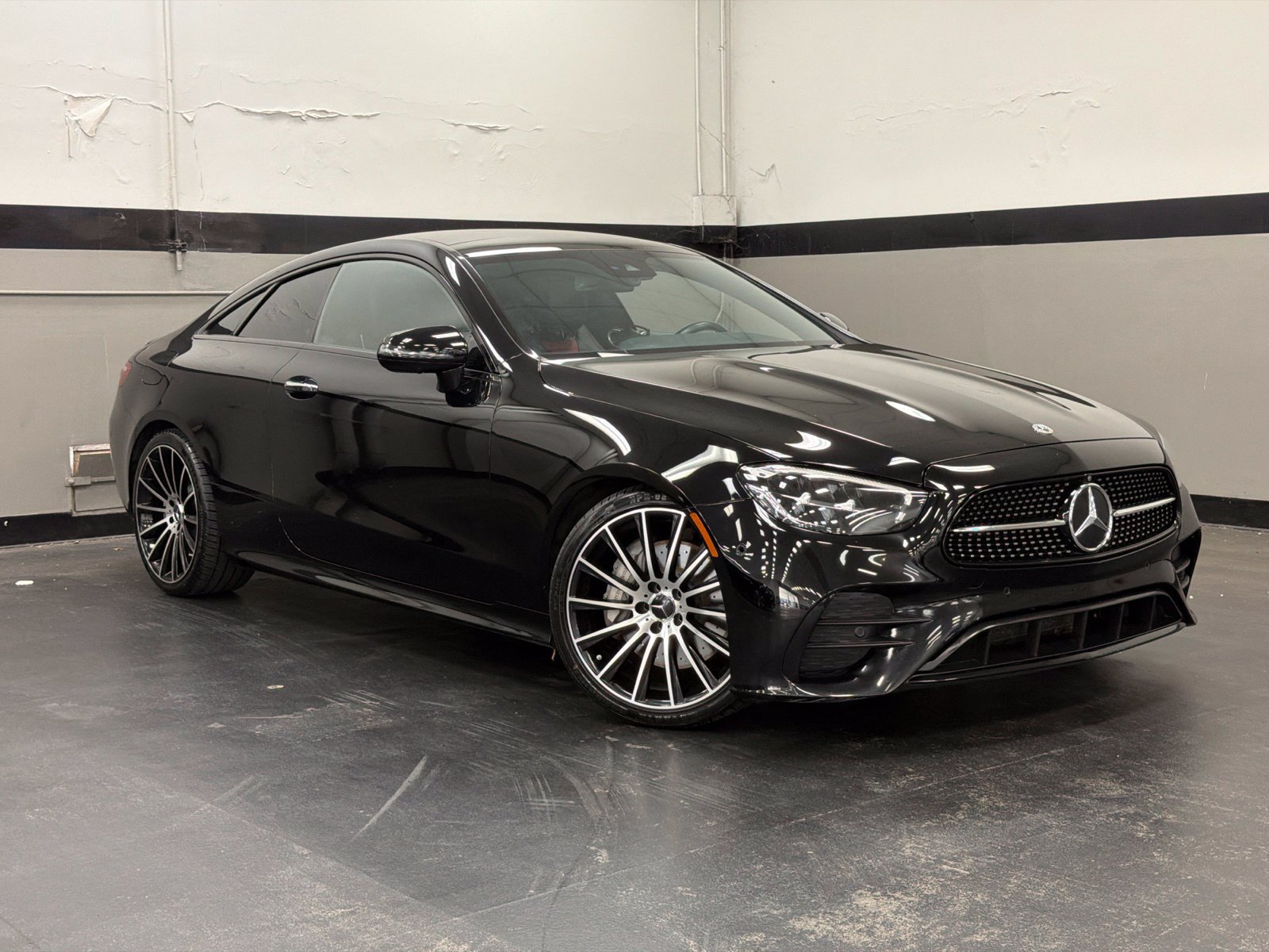 Used 2022 Mercedes-Benz E 450 Coupe image 2