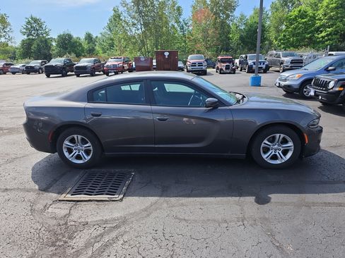 Used 2020 Dodge Charger SXT RWD image 2