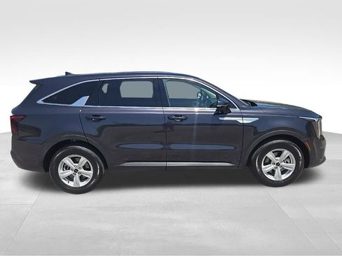 Used 2025 Kia Sorento LX FWD image 14