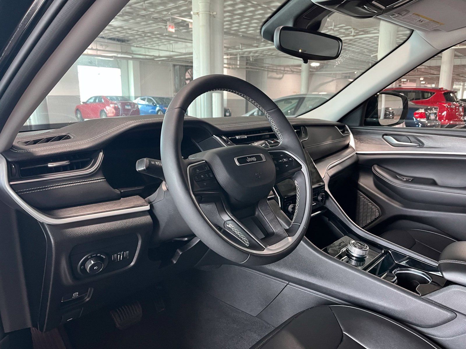 Used 2023 Jeep Grand Cherokee Limited AWD/4WD image 19