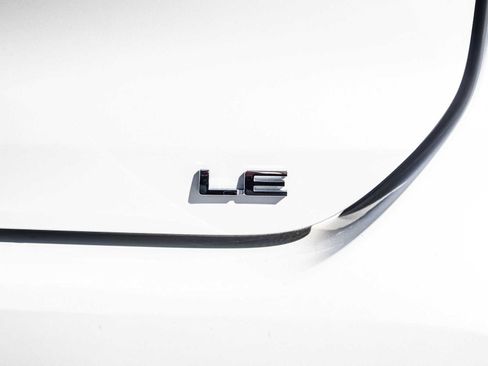 Used 2023 Toyota Highlander LE image 11