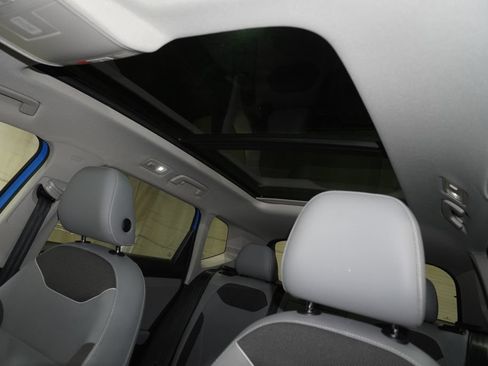 Used 2023 Volkswagen Taos SE w/ Panoramic Sunroof Package AWD/4WD image 21
