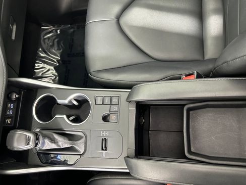 Used 2024 Toyota Highlander LE image 14