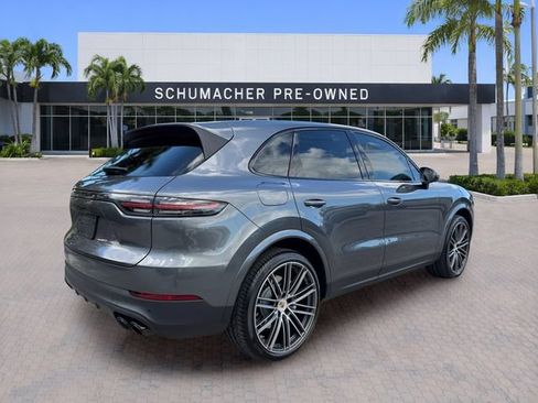 Used 2022 Porsche Cayenne AWD/4WD image 7